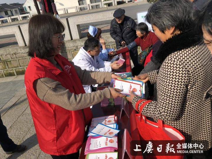 東關(guān)街道開展3.15國際消費(fèi)者權(quán)益日宣傳服務(wù)活動(dòng)及市場調(diào)查